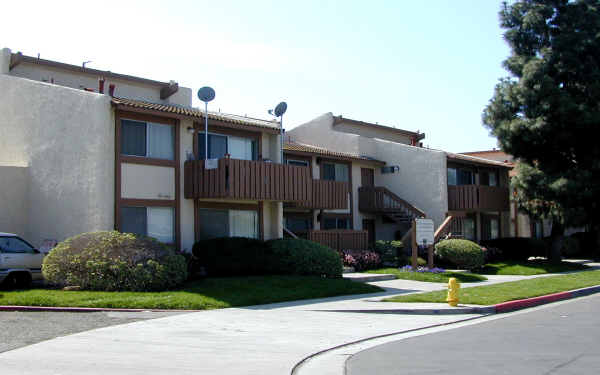 7430 Crescent Ave in Buena Park, CA - Foto de edificio