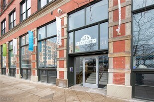 425 W Lakeside Ave in Cleveland, OH - Building Photo