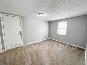 5232 NE Barnes Ave in Kansas City, MO - Foto de edificio - Building Photo