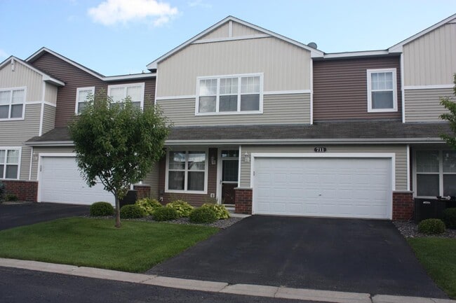 711 Willow Glen Dr in Buffalo, MN - Building Photo - Building Photo