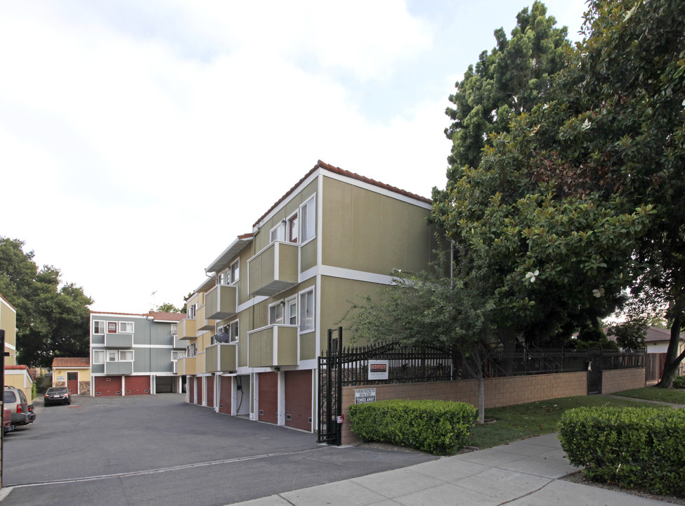 Reed Oaks Apartments in San Jose, CA - Building Photo