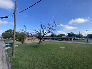 500 E Craven Ave in Waco, TX - Building Photo - Building Photo