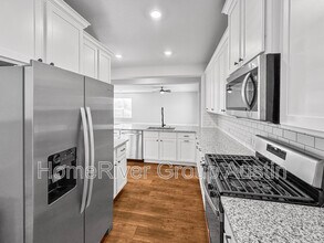 105 Skyflower Ln in San Marcos, TX - Foto de edificio - Building Photo