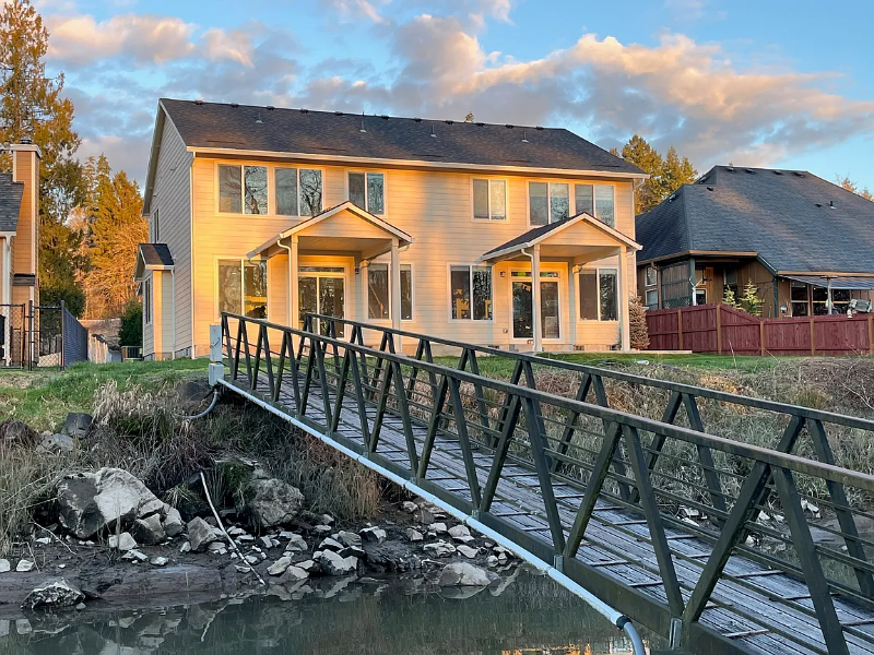 50 Marina Dr in Cathlamet, WA - Building Photo