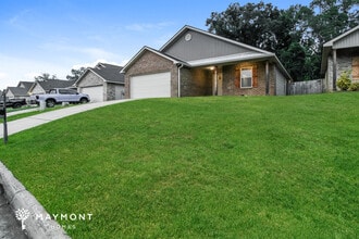 16382 Pottery Ln in Moundville, AL - Foto de edificio - Building Photo