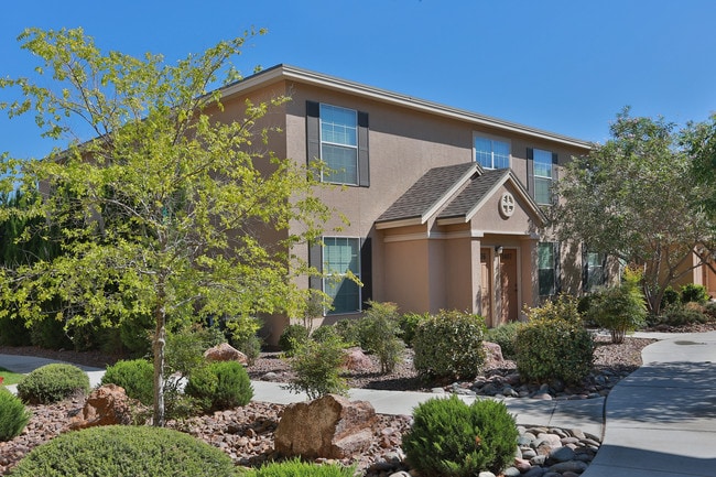 The Cottages at Edgemere in El Paso, TX - Foto de edificio - Building Photo