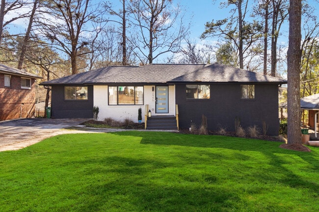 Room in House on Pasadena Dr in Decatur, GA - Building Photo - Building Photo