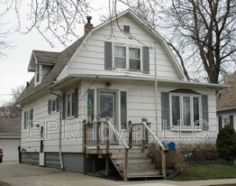 1109 Bertch Ave in Waterloo, IA - Building Photo