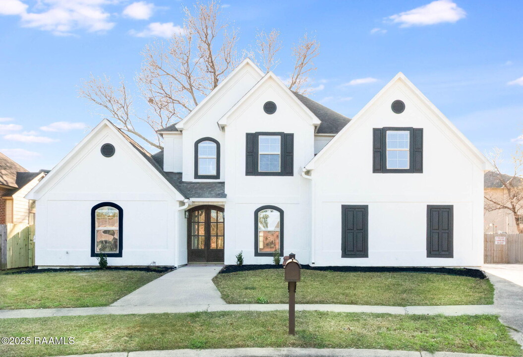 225 Durham Dr in Lafayette, LA - Building Photo