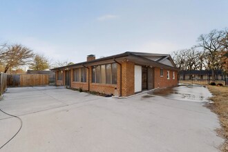 404 Nottingham Dr in Irving, TX - Building Photo - Building Photo