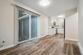 9025 Fremont Ave N in Seattle, WA - Building Photo - Building Photo