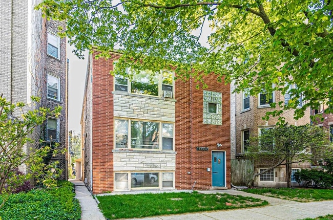 7530 N Oakley Ave, Unit 1
