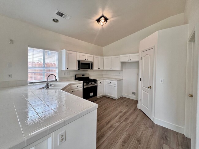 8449 N Thyme Way in Fresno, CA - Building Photo - Building Photo