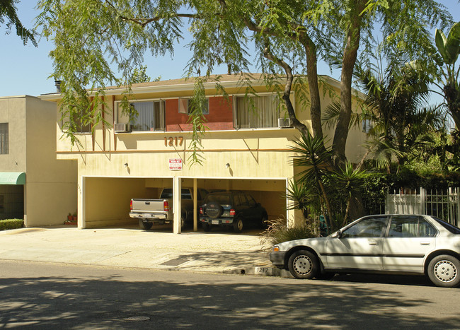 1217 N Formosa Ave in West Hollywood, CA - Building Photo - Building Photo