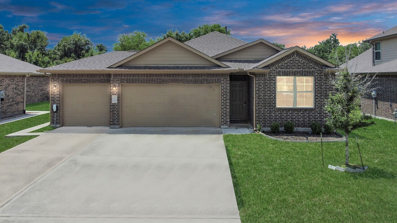 7822 London Tower Ln in Houston, TX - Building Photo