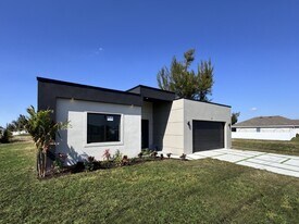 3101 NW 42nd Pl in Cape Coral, FL - Building Photo