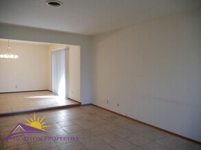 2741-2743 El Caprice Dr in Rancho Cordova, CA - Building Photo - Building Photo