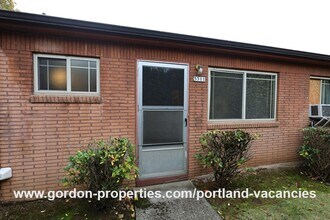 5511 N Denver Ave in Portland, OR - Foto de edificio - Building Photo