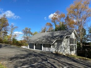 151 Shelter Rock Rd in Danbury, CT - Building Photo - Building Photo