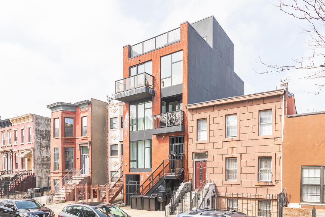 Quincy Manor in Brooklyn, NY - Foto de edificio