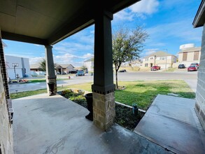 107 Tranquilo Dr in Laredo, TX - Building Photo - Building Photo