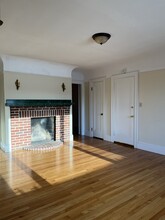 12 Woodbridge St in South Hadley, MA - Foto de edificio - Building Photo