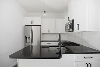 2301 Frankford Ave in Philadelphia, PA - Foto de edificio - Building Photo