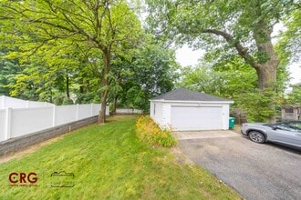 21 Salisbury Rd, Unit 1 in Newton, MA - Building Photo - Building Photo