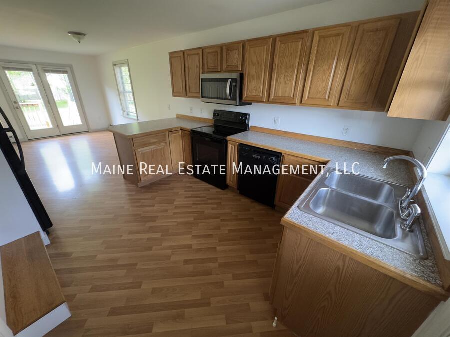 13 River Village Dr in Milford, ME - Building Photo