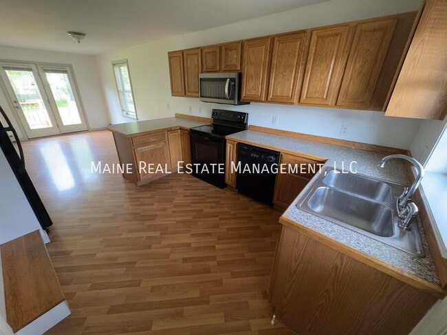 property at 13 River Village Dr