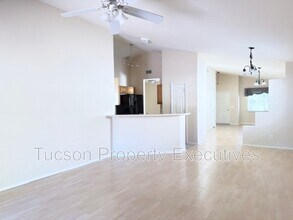 13256 N Hammerstone Ln in Oro Valley, AZ - Building Photo - Building Photo