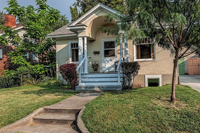 property at 8 Newell St