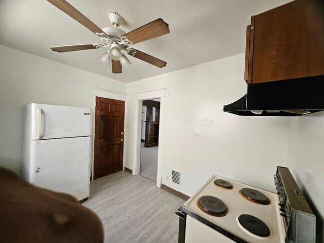 706 E Delavan Ave in Buffalo, NY - Building Photo - Building Photo