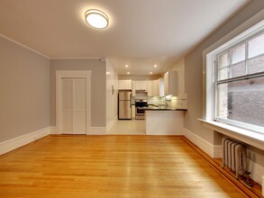 Grant Arms Apartments in San Francisco, CA - Building Photo - Interior Photo