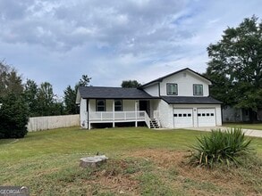 235 Deerfield Dr in Jonesboro, GA - Building Photo - Building Photo