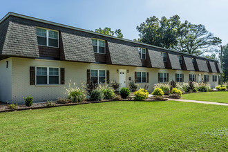 Brookfield Apartment Homes in Muscle Shoals, AL - Building Photo - Building Photo