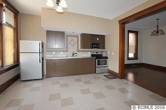 422 Loras Blvd in Dubuque, IA - Building Photo - Building Photo