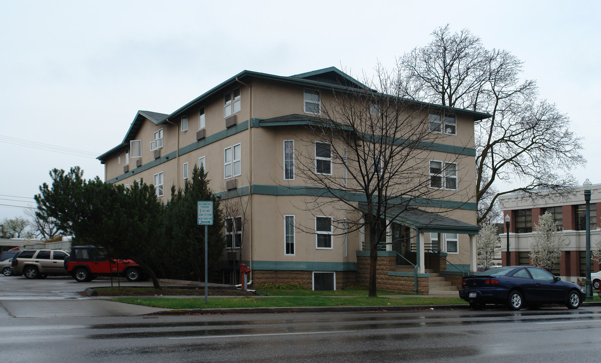 Senator Apartments in Boise, ID - Building Photo