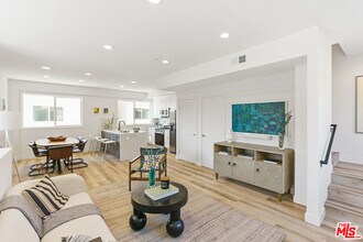 14651 W Sara Ln in Los Angeles, CA - Building Photo - Building Photo