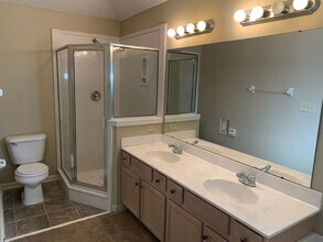 7035 Parkbrook Ln in Cordova, TN - Building Photo - Building Photo