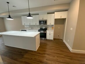 120 Elm St in Newark, NJ - Building Photo - Building Photo