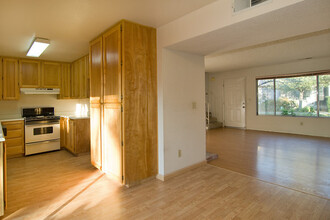 314 Harvest Ln in Santa Rosa, CA - Building Photo - Building Photo