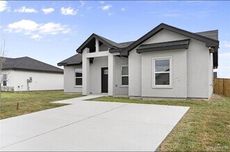 1808 Unity Dr in Mercedes, TX - Building Photo - Building Photo