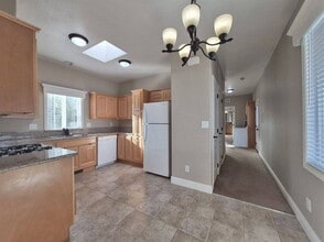 1028 Shawnee Trail in Redding, CA - Building Photo - Building Photo