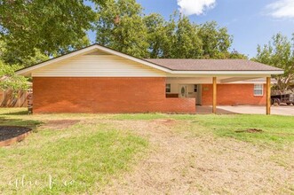 2217 Crescent Dr in Abilene, TX - Building Photo - Building Photo