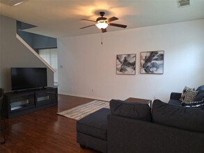 6 Scenic Brook Ct in Spring, TX - Building Photo - Building Photo