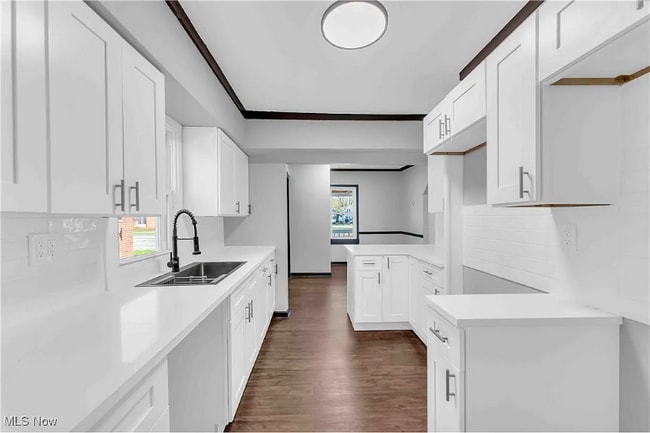 135 W Bagley Rd in Berea, OH - Foto de edificio - Building Photo