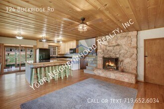 124 Buckridge Rd in Florissant, CO - Building Photo - Building Photo