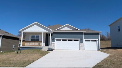 449 Meadows Ct in Polk City, IA - Foto de edificio - Building Photo