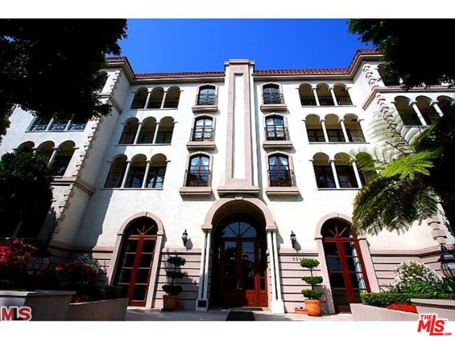 9233 Burton Way in Beverly Hills, CA - Building Photo - Building Photo